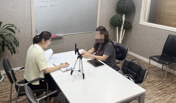 에이플러스 스피치에서 코레일 1대1 면접컨설팅 받는 장면