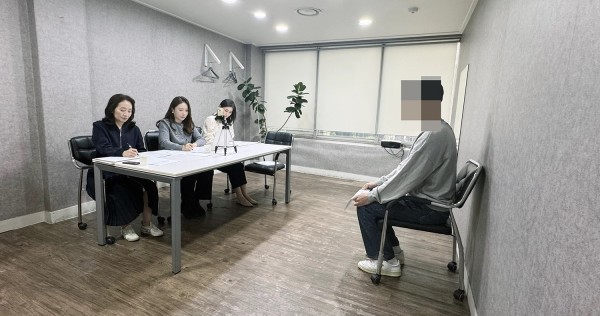 에이플러스 이은숙 원장의 공기업 모의면접 진행 모습